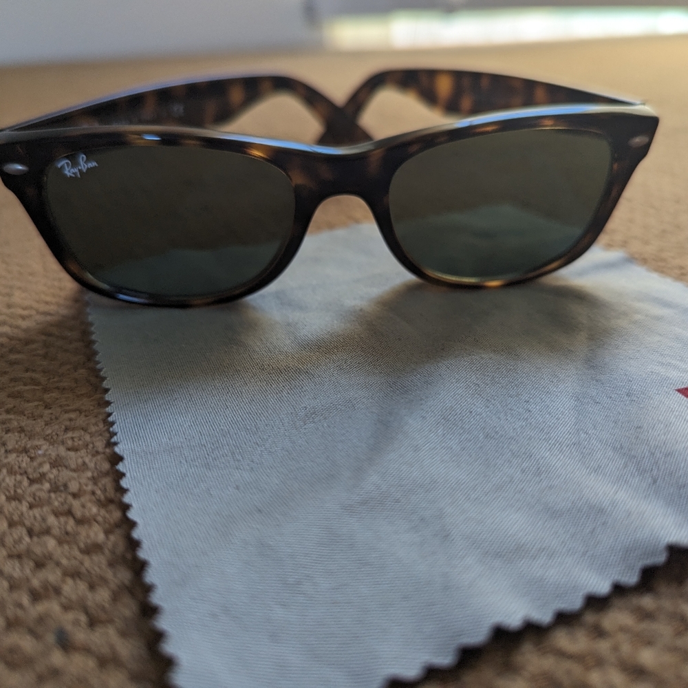 Ray-Ban Rb2132 Wayfarer Sunglasses - new